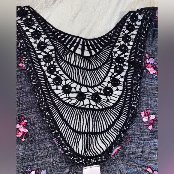 Time and True cover up. Black floral kimono One size - Picture 3 of 11